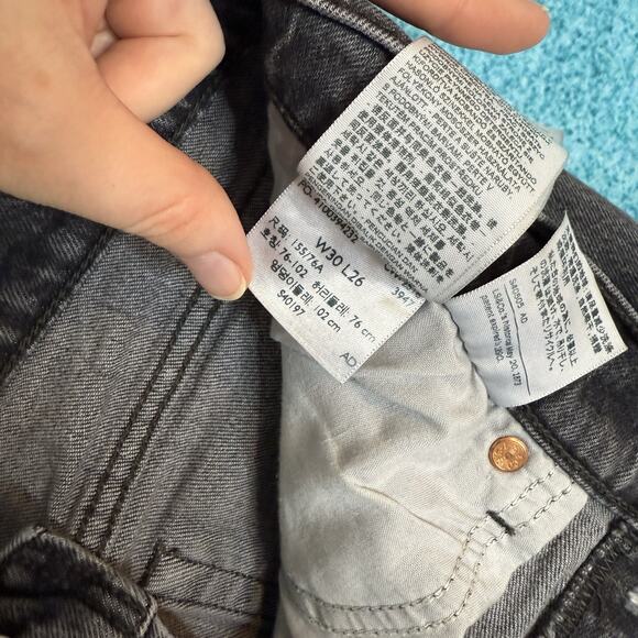 Levi's Premium Wedgie Jeans Womens 30 Button Fly Gray High Rise Denim Raw Hem - Picture 15 of 16